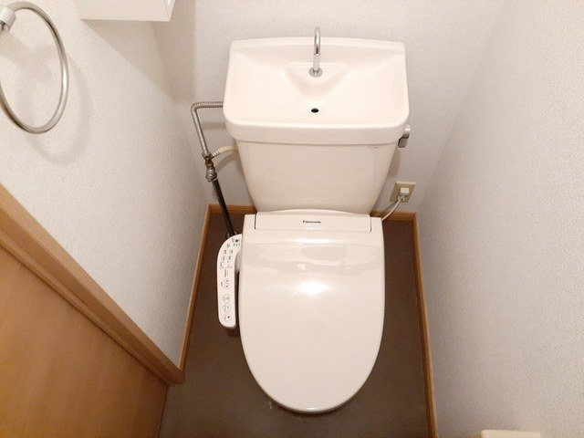 ロイヤルヒルズのトイレ|ゆったりとした空間のトイレです