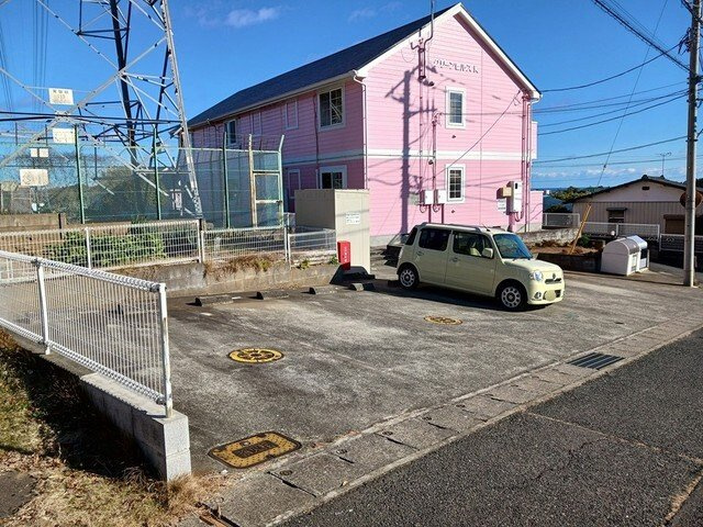 グリーンヒルズＫの駐車場|駐車スペースもあります