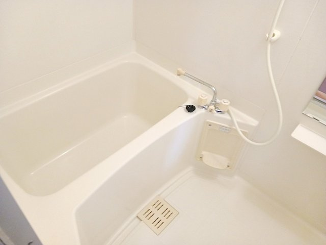 グリーンヒルズＫの浴室|日々の疲れを癒すお風呂付です