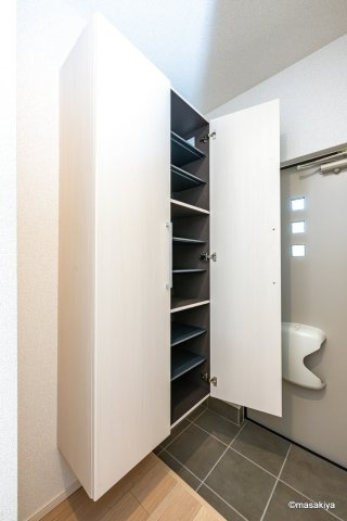 カーザ　レガーメの玄関