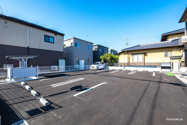 カーザ　レガーメの駐車場