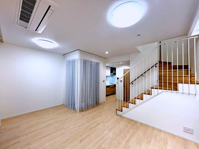 LAYERS　HOUSE杉並善福寺川公園の居間・リビング