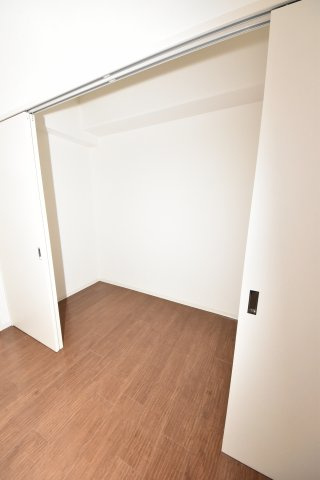 レジディア堺筋本町の収納|寝れるくらい広いウォークインCL！