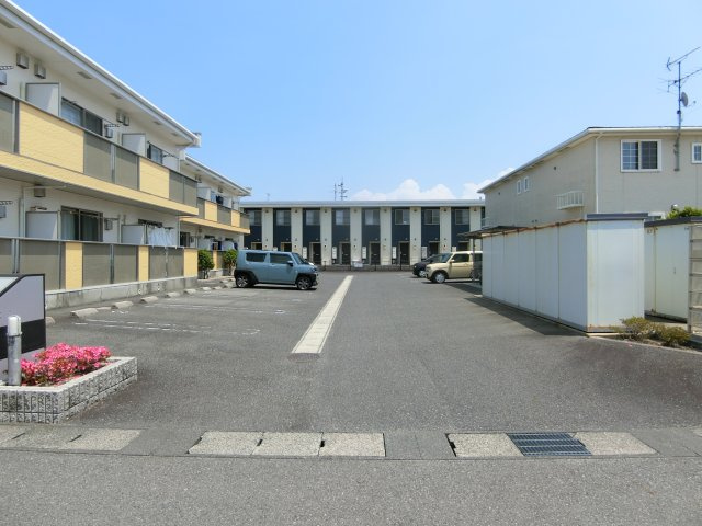 アルマーニ　Ⅰの駐車場