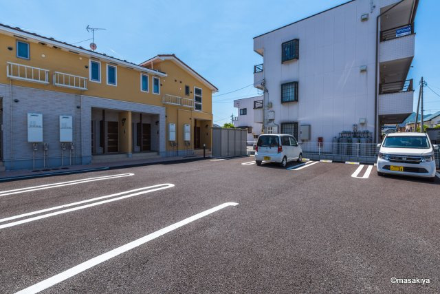 ジュラフ　Ａの駐車場