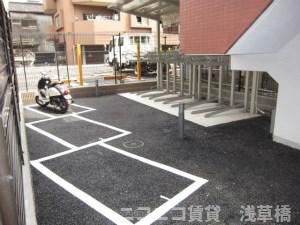 ブライズ亀戸の駐車場