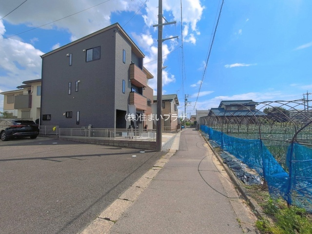 仲介手数料無料）一宮市木曽川町黒田IIIの前面道路含む現地写真|前面道路含む現地写真です