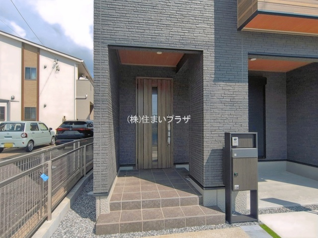 仲介手数料無料）一宮市木曽川町黒田IIIの玄関|収納もある玄関です