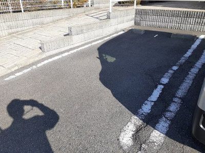 【駐車場】 | レイズ　ライト | 駐車場があるので、車を買う予定の方も安心です