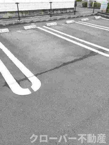 ラブ・ラ・ドールＢの駐車場