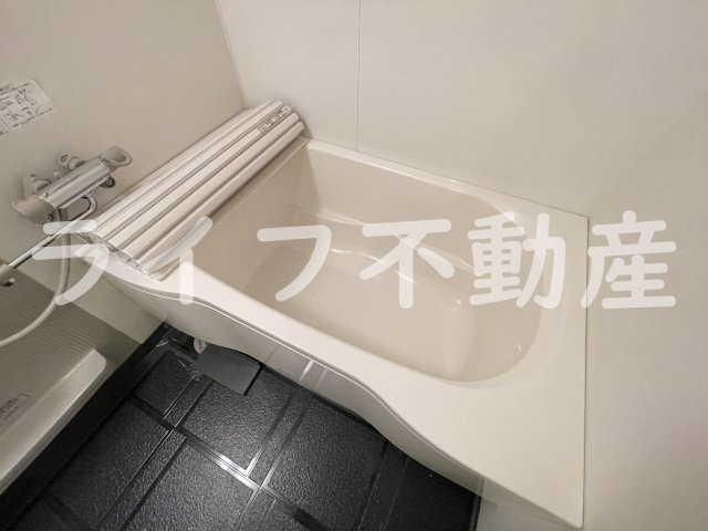 インパレス小阪の浴室|落ち着いた空間のお風呂です