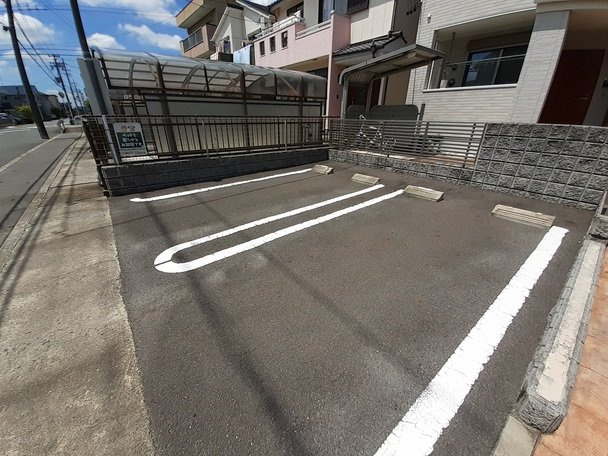 イリゼ・Ｋの駐車場