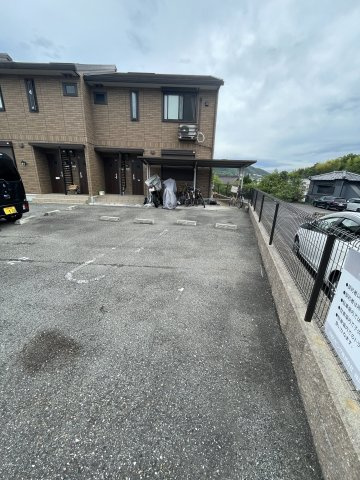 ソレーユ・コートの駐車場