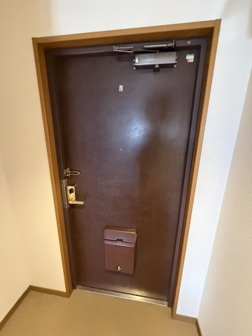 ガーデンコート楠ヶ丘の玄関