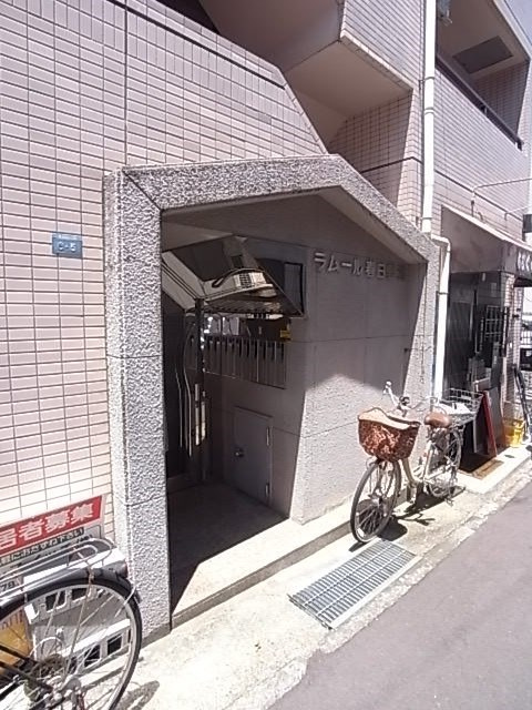 ラムール春日野道の外観