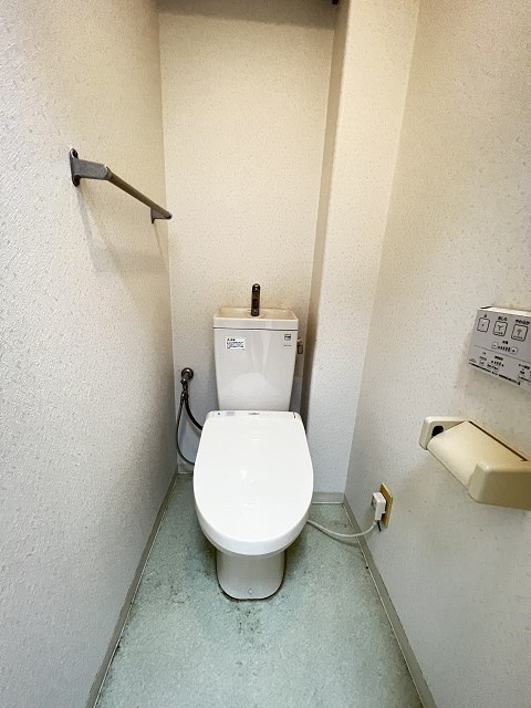 ファースト園田のトイレ|ゆったりとした空間のトイレです