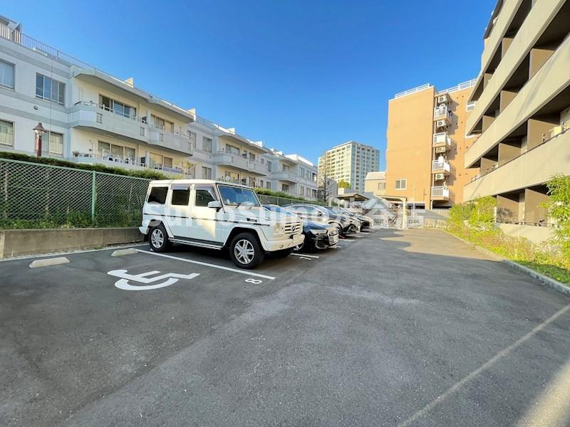 パークペルル池尻の駐車場|駐車場に車を止められます