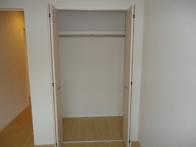 スイレンカの収納|北洋室クローゼット（開）