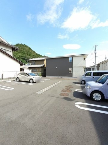 アストライアの駐車場