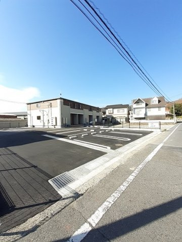 クールメゾン江原の駐車場