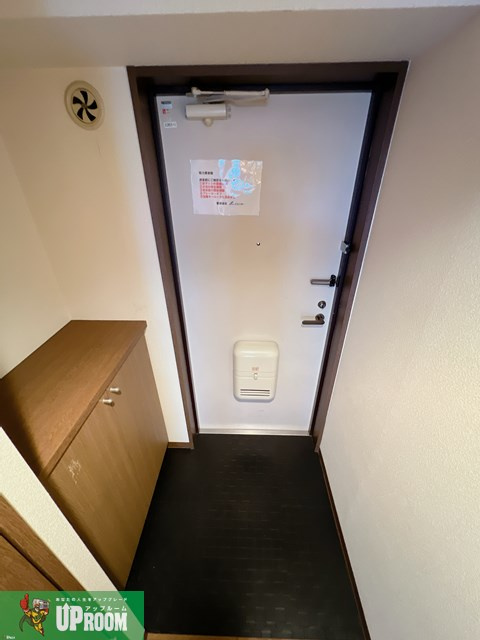 マ・メゾン小牧原 南館の玄関