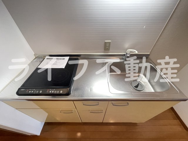 インパレス小阪のキッチン|コンパクトなキッチンで掃除もラクラク