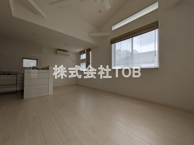 【居間・リビング】 | 和泉戸建-定期借家2029年3月31日迄- | 15.4帖