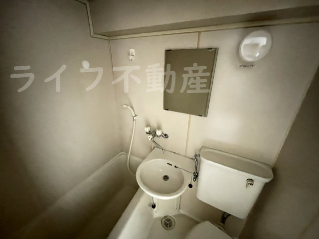 サニーマンションの洗面所|明るい洗面所です
