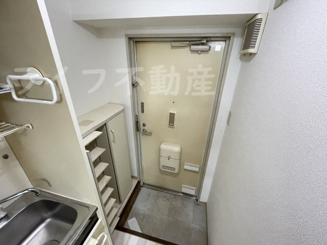サニーマンションの玄関|収納もある玄関です