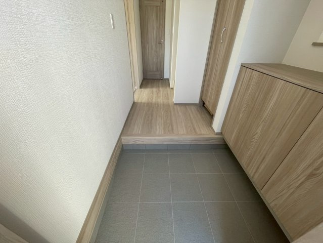 ⁺⁺沖縄市知花1丁目-A号棟（全5棟）の玄関|きれいな玄関です