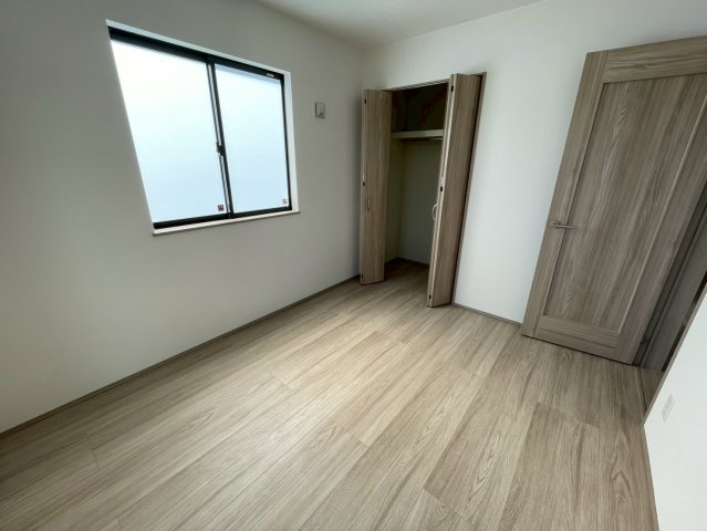 ⁺⁺沖縄市知花1丁目-A号棟（全5棟）の洋室|広々とした洋室です