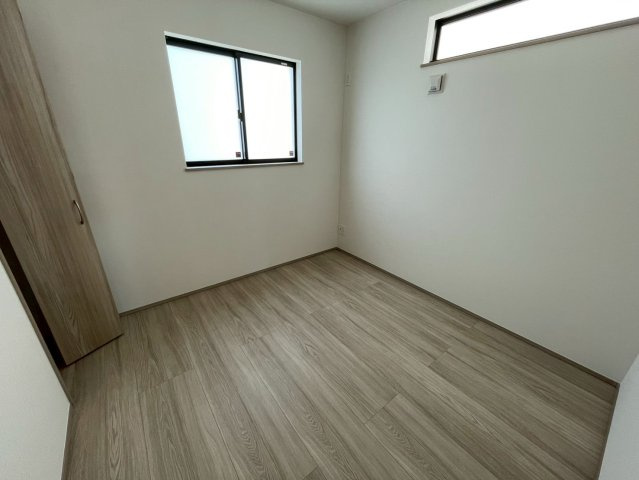 ⁺⁺沖縄市知花1丁目-A号棟（全5棟）の洋室|個人の部屋や寝室として使える洋室です
