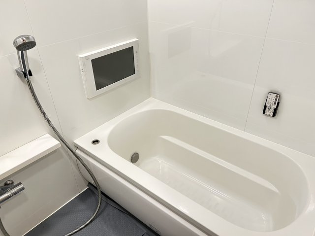 テレビ付きのお風呂になります。