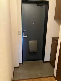 パークツインズA棟の玄関|明るい玄関です