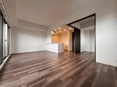 【居間・リビング】 | S-RESIDENCE茶屋ヶ坂East | こちらのリビングで趣味の時間をお楽しみください