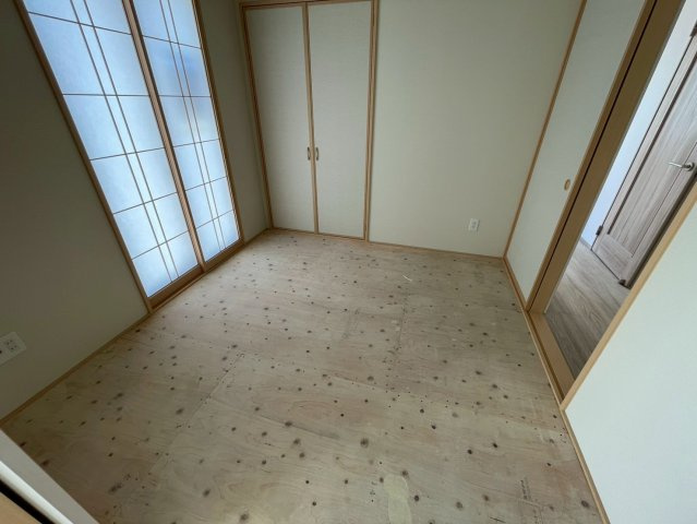 ＋＋沖縄市知花１丁目－D号棟（全5棟）の和室|和室がひろがる居住スペース