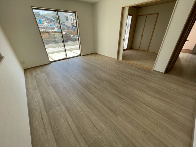 ＋＋沖縄市知花１丁目－D号棟（全5棟）の洋室|落ち着いた色調の洋室です