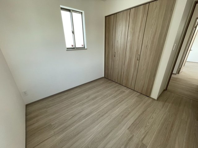＋＋沖縄市知花１丁目－D号棟（全5棟）の洋室|個人の部屋や寝室として使える洋室です