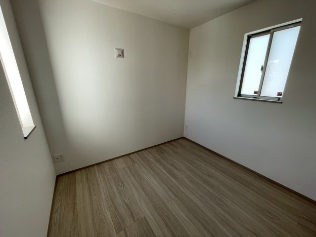 ＋＋沖縄市知花１丁目－D号棟（全5棟）の洋室|個人の部屋や寝室として使える洋室です