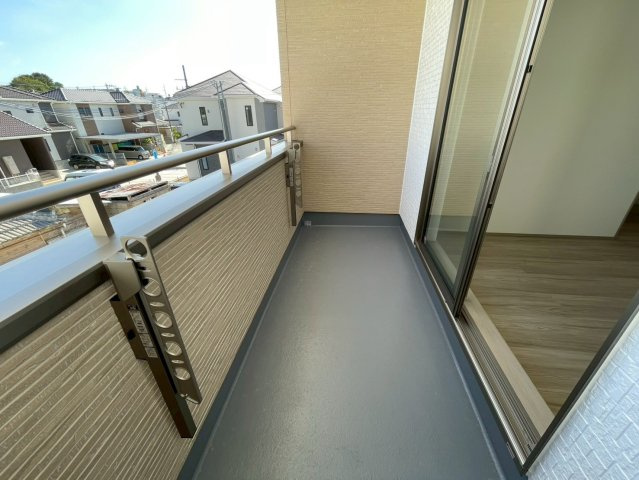 ＋＋沖縄市知花１丁目－D号棟（全5棟）のバルコニー|開放的で明るい空間を演出してくれるバルコニーです