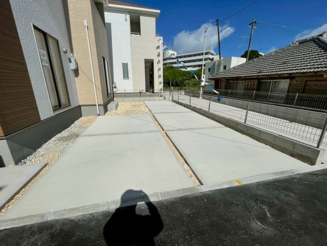 ＋＋沖縄市知花１丁目－D号棟（全5棟）の駐車場|駐車スペースもあります