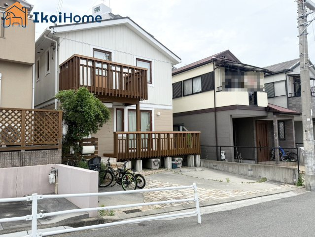 明石市中朝霧丘　中古戸建の駐車場|●年中無休：当日予約可●お車は2台駐車可能です。もちろん自転車・バイク等もOK！