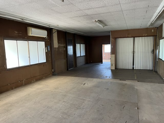 津市芸濃町林 倉庫の駐車場