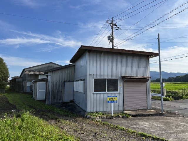 津市芸濃町林 倉庫の外観