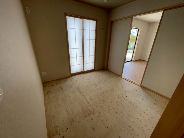 ＋＋沖縄市知花１丁目－C号棟（全5棟）の洋室|使い勝手のいい洋室です