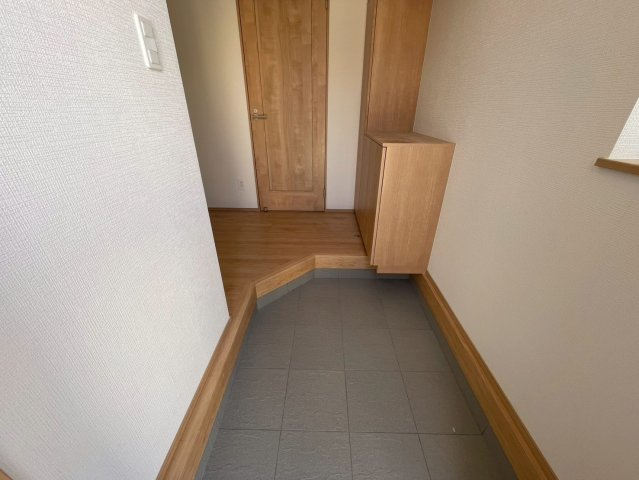 ＋＋沖縄市知花１丁目－C号棟（全5棟）の玄関|シンプルで使いやすい玄関です