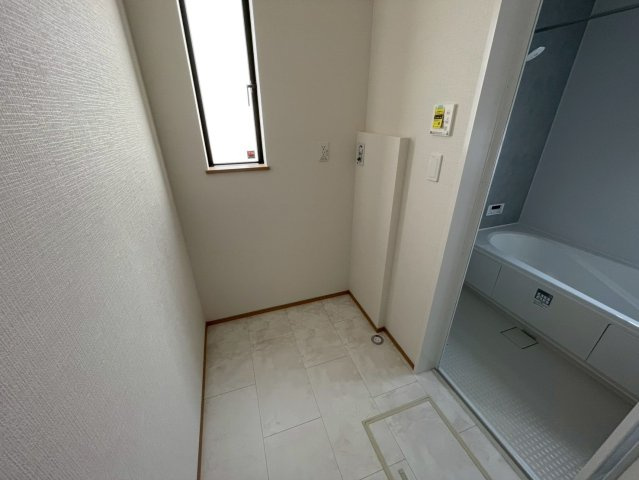 ＋＋沖縄市知花１丁目－C号棟（全5棟）の玄関|落ち着いた玄関です