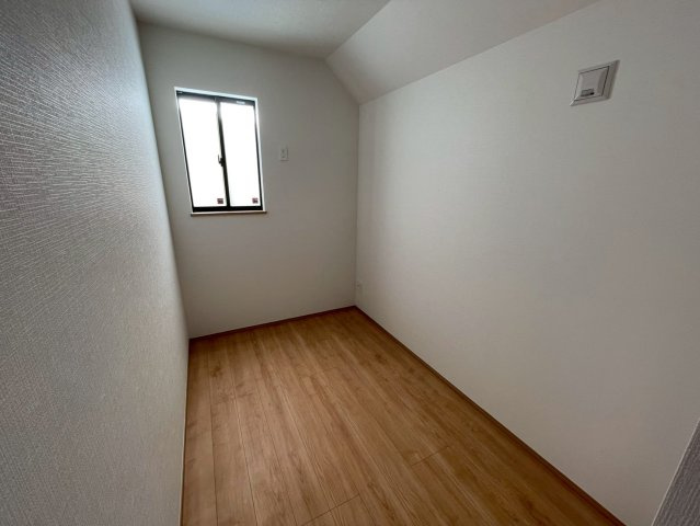 ＋＋沖縄市知花１丁目－C号棟（全5棟）の洋室|広々とした洋室です