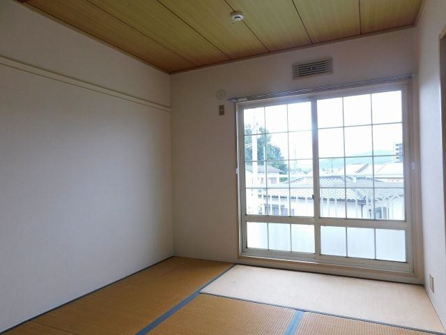 ウィンディアちぐさの洋室