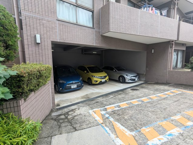 コスモ向島の駐車場